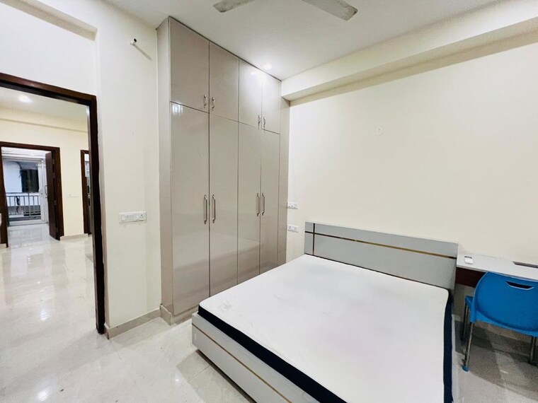 Room, sector 43 2 Bedroom 1300 Sq.Ft. Builder Floor In Sector 43 Gurgaon 10410643