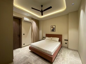 Bedroom in 4 BHK Builder Floor at Dlf Phase ii – for Rent