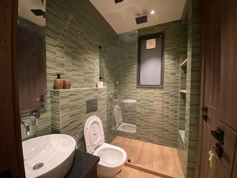 Bathroom, dlf phase ii 4 Bedroom 2800 Sq.Ft. Builder Floor In Dlf Phase ii Gurgaon 10410650