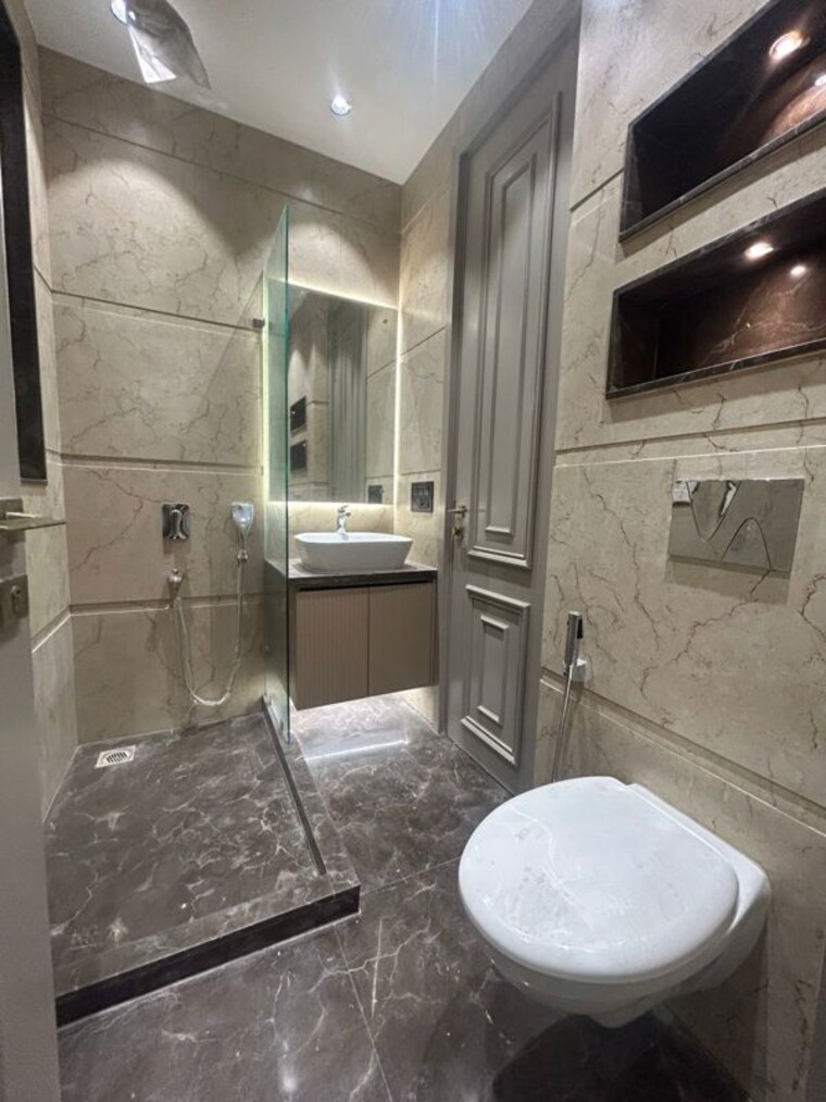 Bathroom, safdarjung enclave 3 Bedroom 1350 Sq.Ft. Builder Floor In Safdarjung Enclave Delhi 10410653