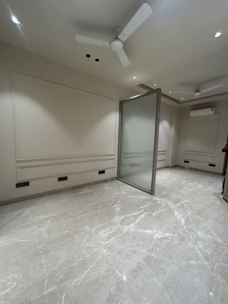 Bathroom, safdarjung enclave 3 Bedroom 1350 Sq.Ft. Builder Floor In Safdarjung Enclave Delhi 10410653