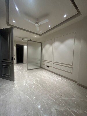 Room in 3 BHK Builder Floor at Safdarjung Enclave – for Sale