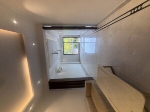Furnished Amenities in 3 BHK Builder Floor at Safdarjung Enclave – for Sale