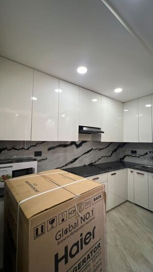 Team Area in 1 BHK Builder Floor at Sector 52 – for Rent