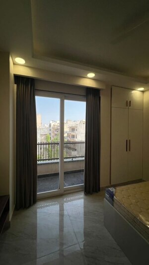 Room in 1 BHK Builder Floor at Sector 52 – for Rent