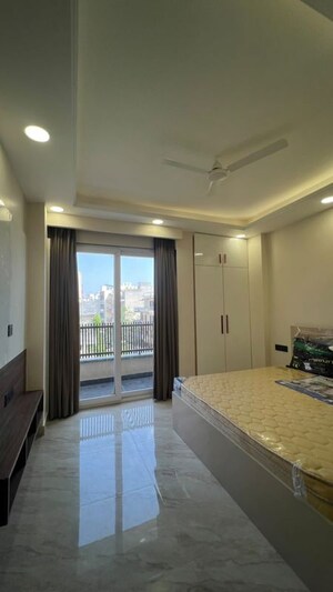 Room in 1 BHK Builder Floor at Sector 52 – for Rent
