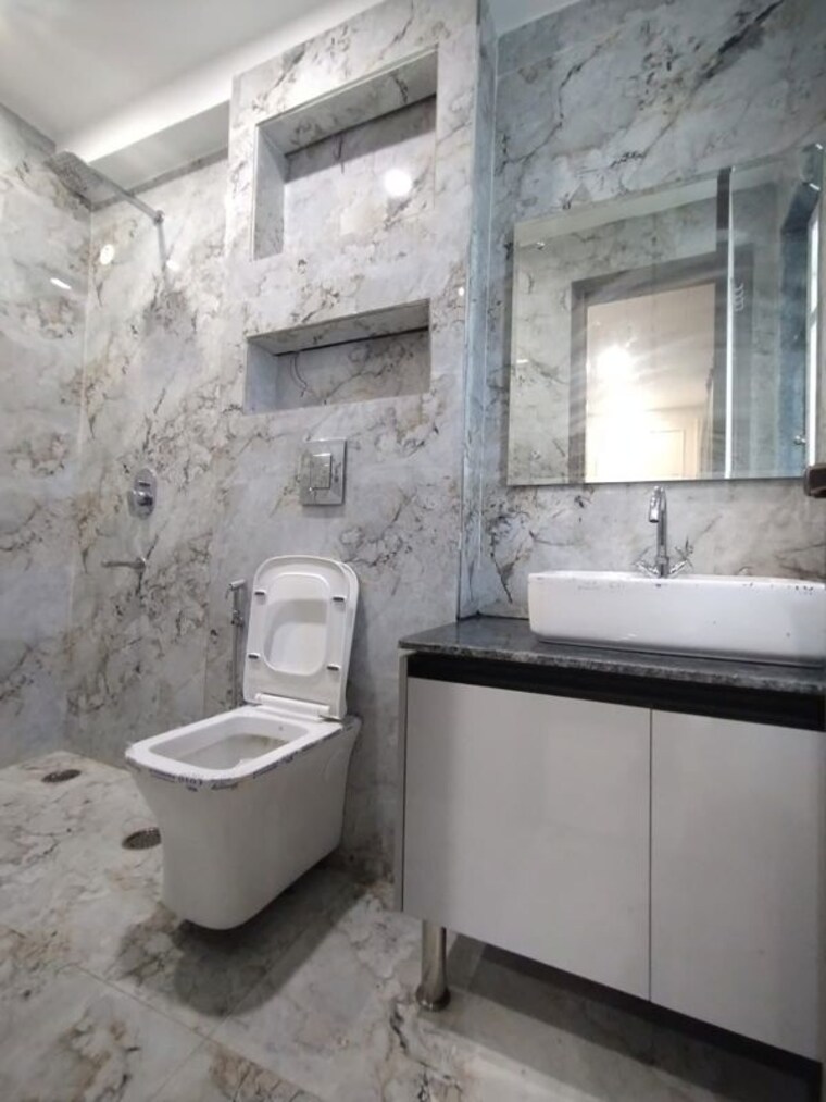 Bathroom, dlf city phase 3 1 Bedroom 895 Sq.Ft. Builder Floor In Dlf City Phase 3 Gurgaon 10410677
