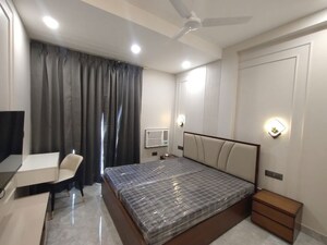 Bedroom in 1 BHK Builder Floor at Dlf City Phase 3 – for Rent