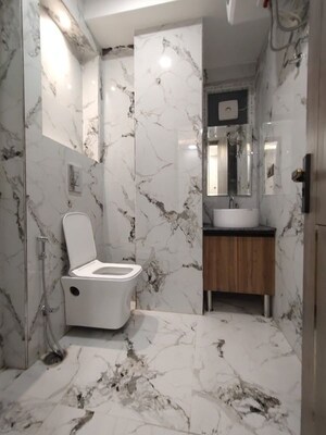 Bathroom in 1 BHK Builder Floor at Dlf City Phase 3 – for Rent