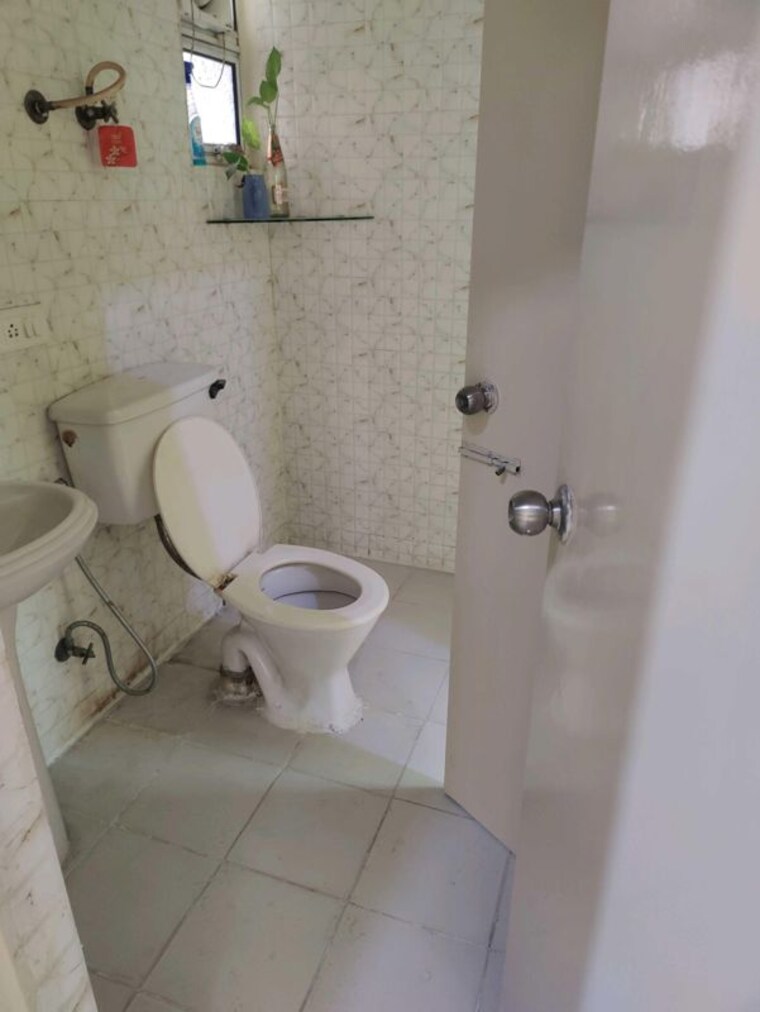 Bathroom, gaur-city-2-11th-avenue 3 Bedroom 1385 Sq.Ft. Apartment In Sector 16c Greater Noida Greater Noida 10410672
