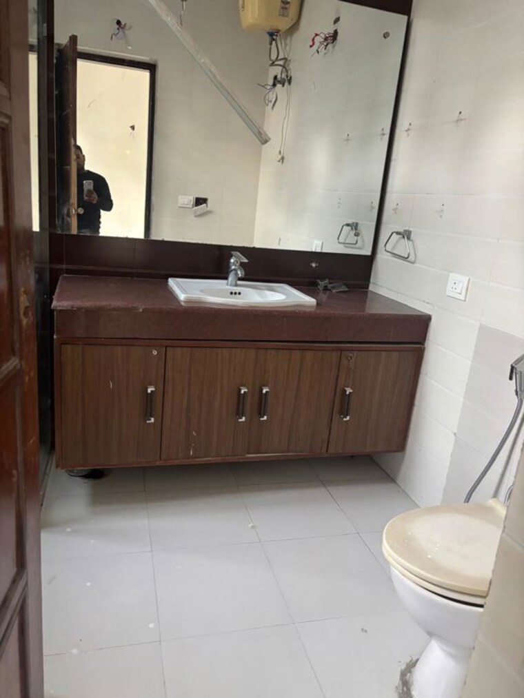 Kitchen, sainik farm 6 Bedroom 19800 Sq.Yd. Villa In Sainik Farm Delhi 10410698