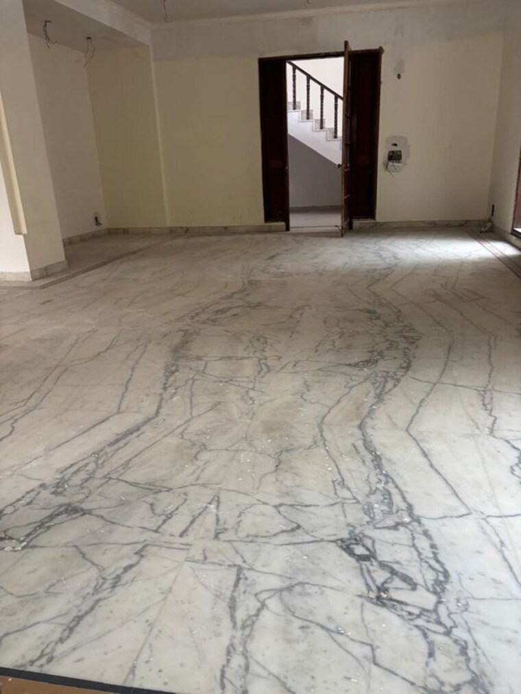 Room, sainik farm 6 Bedroom 19800 Sq.Yd. Villa In Sainik Farm Delhi 10410698