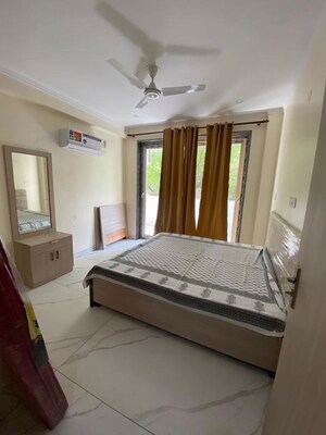 Bedroom in 3 BHK Builder Floor at DLF City Phase IV, Dlf Phase iv – for Rent