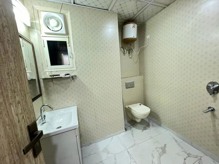 Bathroom, dlf-siris-estate 1 Bedroom 890 Sq.Ft. Builder Floor In Sector 24 Gurgaon 10410712