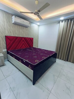 Bedroom in 1 BHK Builder Floor at Dlf City Phase 3 – for Rent