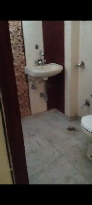 Bathroom in 3 BHK Builder Floor at Rohini Sector 7 – for Rent
