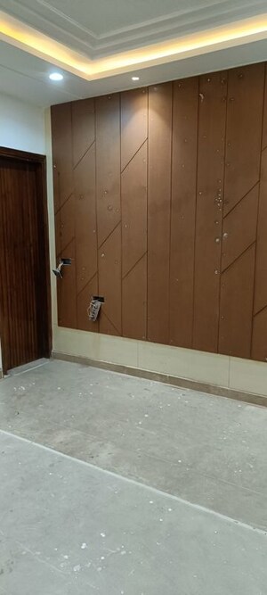 Room in 4 BHK Builder Floor at Rohini Sector 7 – for Sale