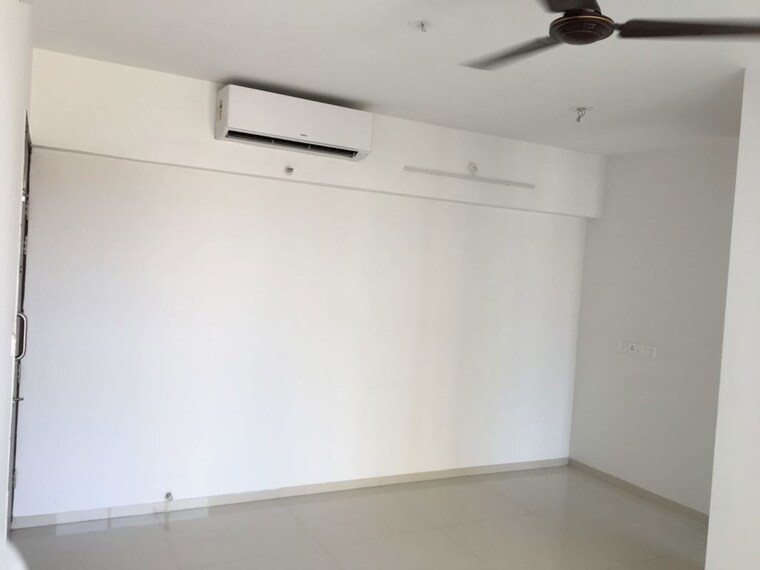 Room, lodha-upper-thane 1 Bedroom 450 Sq.Ft. Apartment In Anjur Thane 10410749