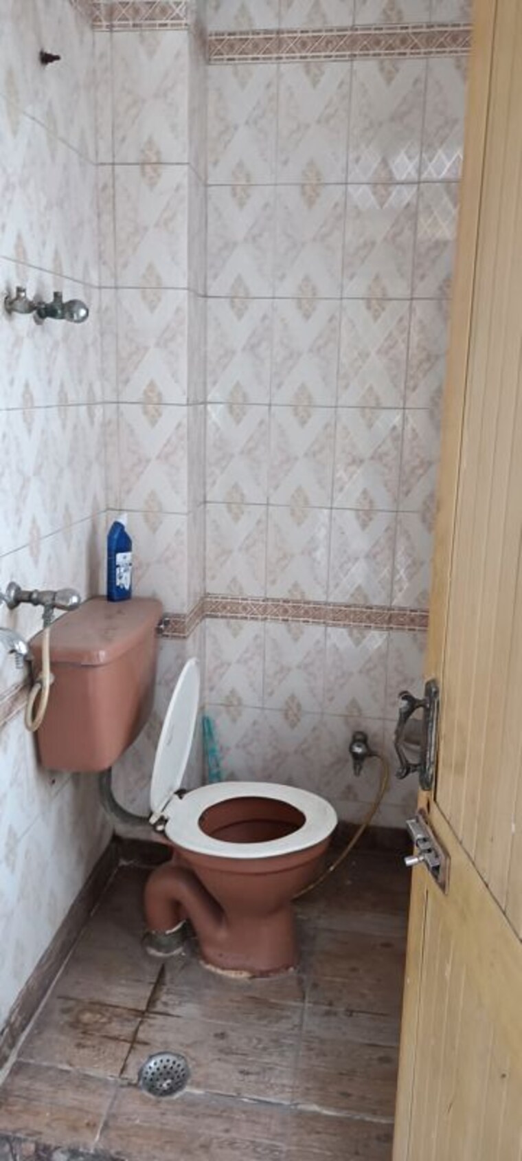Bathroom, prashant vihar 2 Bedroom 80 Sq.Mt. Builder Floor In Prashant Vihar Delhi 10410766