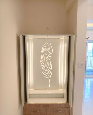 Room in 3 BHK Apartment at DSR Green Waters, Gunjur – for Rent