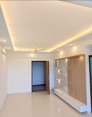 Room in 3 BHK Apartment at DSR Green Waters, Gunjur – for Rent
