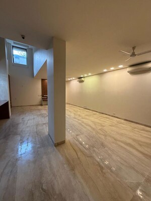 Room in 5 BHK Penthouse at Jawahar Nagar – for Sale