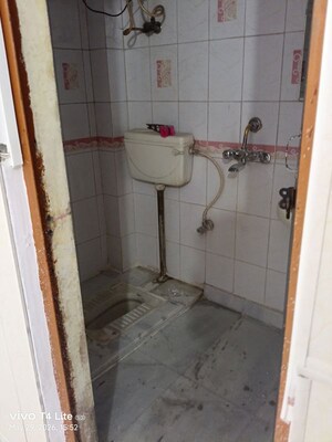 Bathroom in 2 BHK Builder Floor at Jawahar Nagar – for Rent