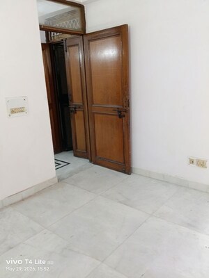 Room in 2 BHK Builder Floor at Jawahar Nagar – for Rent