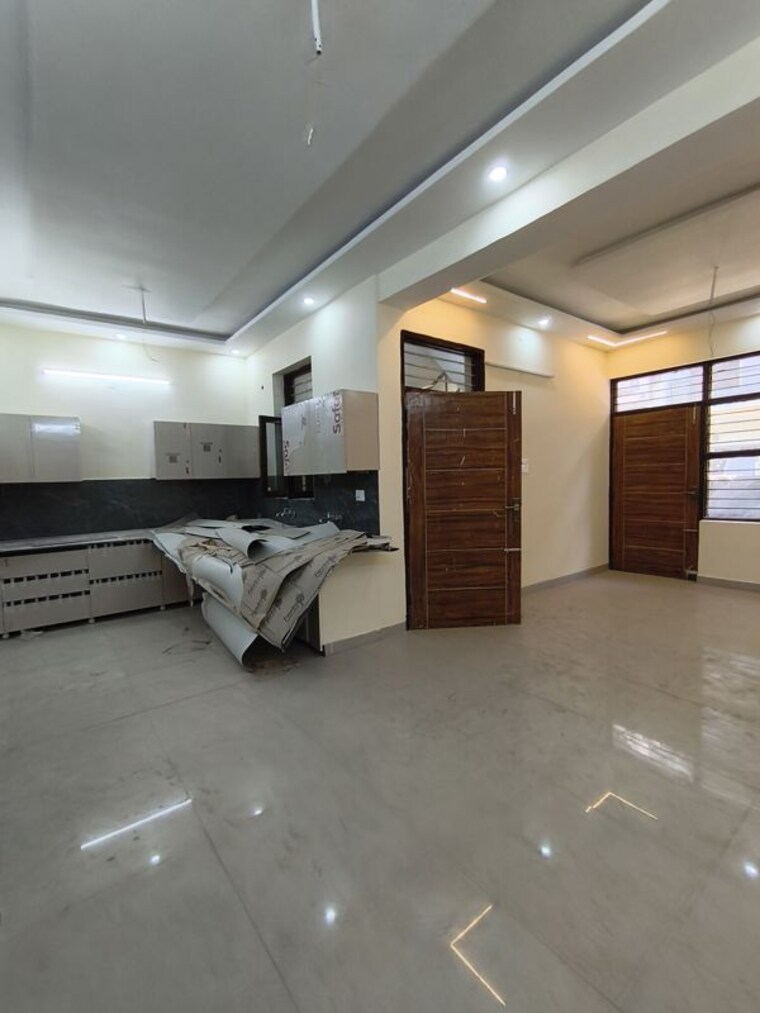  Parking, bhabat 4 Bedroom 115 Sq.Yd. Villa In Bhabat Zirakpur 10410877
