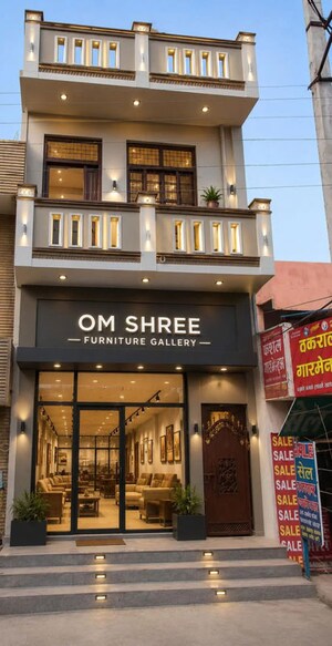  Showroom For Rent in Model Town