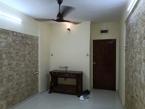 Room in 1 BHK Apartment at Leela Apartment Versova, Versova – for Rent
