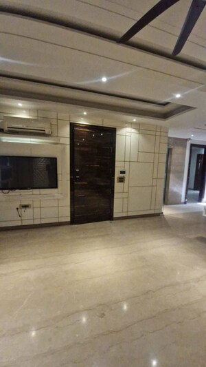 Parking in 3 BHK Independent House at Anand Vihar – for Rent