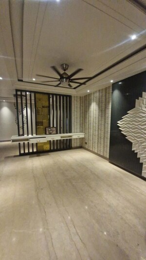 Room in 3 BHK Independent House at Anand Vihar – for Rent