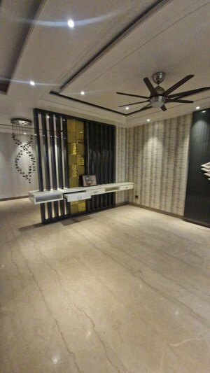 Room in 3 BHK Independent House at Anand Vihar – for Rent