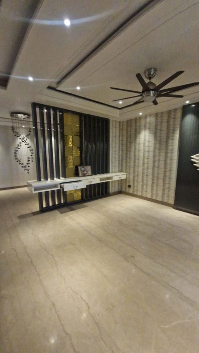 Room, anand vihar 3 Bedroom 2475 Sq.Ft. Independent House In Anand Vihar Delhi 10410937