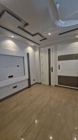 Room in 3 BHK Independent House at Anand Vihar – for Rent