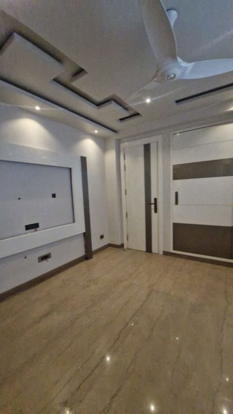 Room, anand vihar 3 Bedroom 2475 Sq.Ft. Independent House In Anand Vihar Delhi 10410937