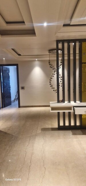 Room in 3 BHK Independent House at Anand Vihar – for Rent