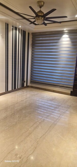 Room in 3 BHK Independent House at Anand Vihar – for Rent
