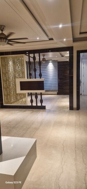 Room in 3 BHK Independent House at Anand Vihar – for Rent