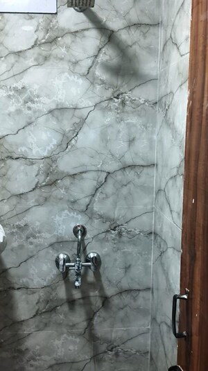 Bathroom in 1 BHK Builder Floor at Jawahar Nagar – for Sale