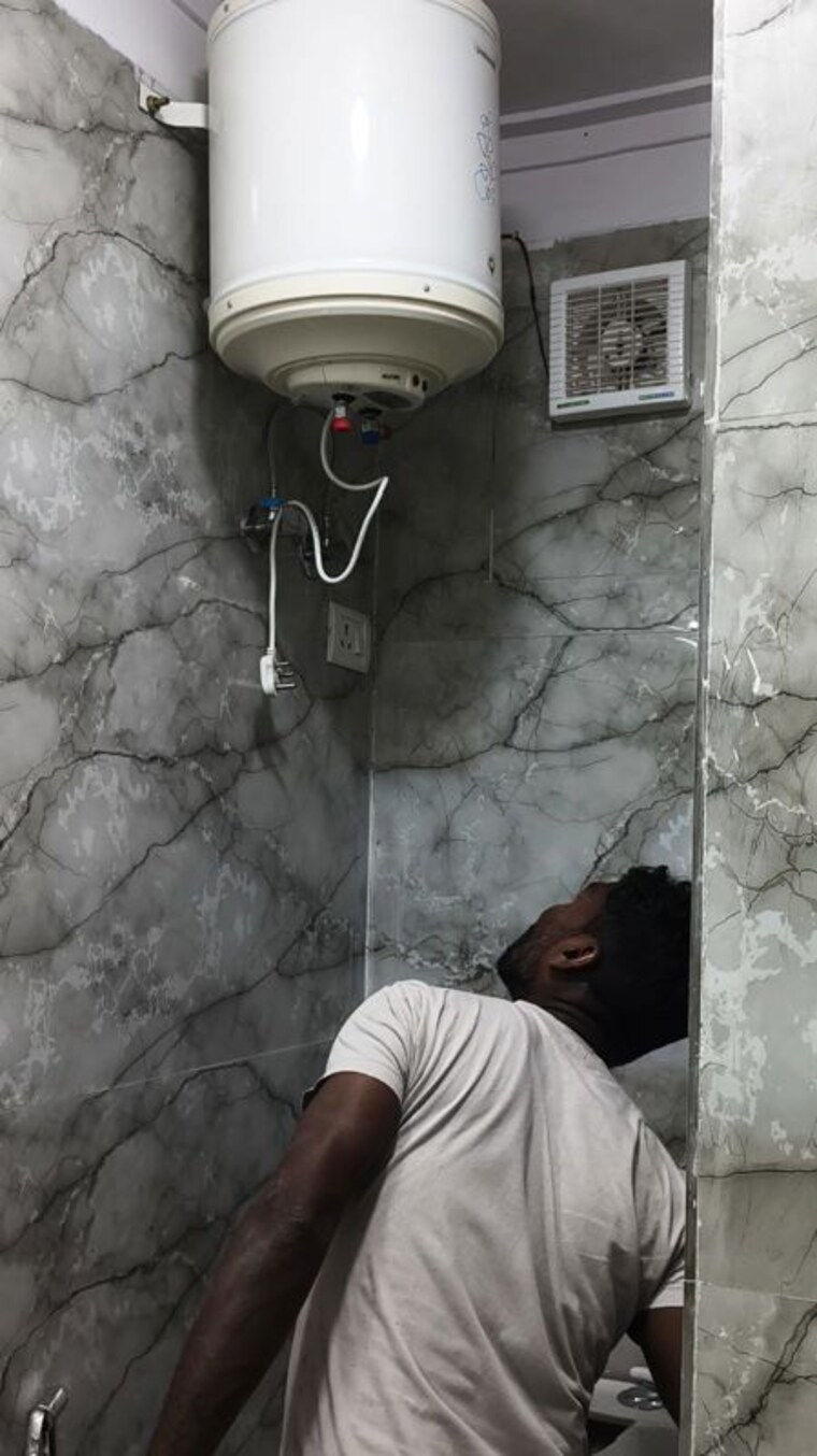 Bathroom, malviya nagar 1 Bedroom 50 Sq.Yd. Builder Floor In Malviya Nagar Delhi 10410964