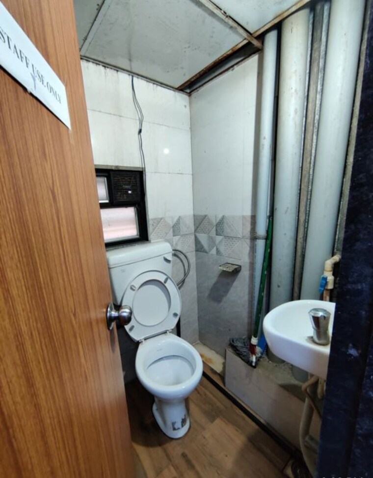 Bathroom, real-tech-park Commercial Office Space 747 Sq.Ft. In Vashi Sector 30a Navi Mumbai 10410968