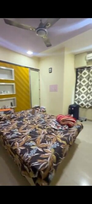Bedroom in 1 BHK Apartment at Everest Classique, Vile Parle East – for Rent