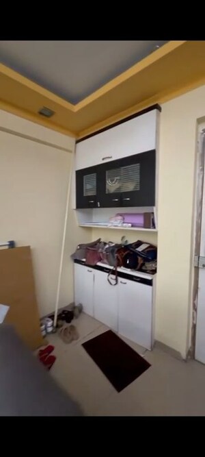 Furnished Amenities in 1 BHK Apartment at Everest Classique, Vile Parle East – for Rent