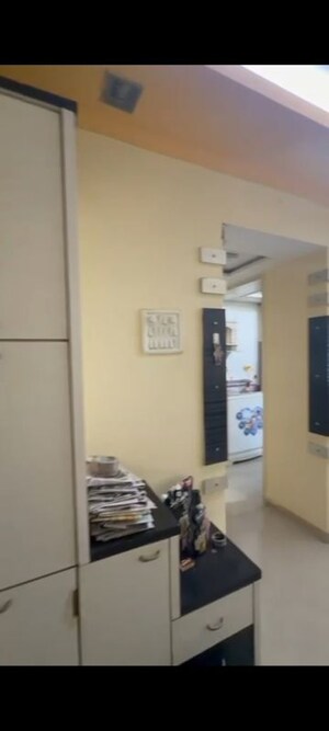 Room in 1 BHK Apartment at Everest Classique, Vile Parle East – for Rent