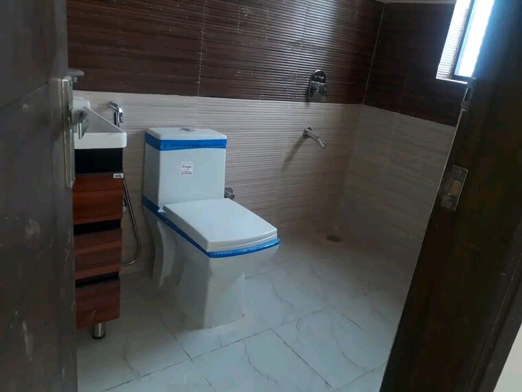 Bathroom, chattarpur 2 Bedroom 850 Sq.Ft. Builder Floor In Chattarpur Delhi 10411002