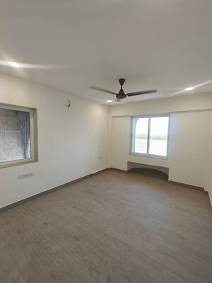 Room in 3 BHK Apartment at Cbd Belapur Sector 11 – for Rent