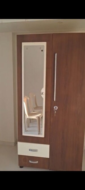 Furnished Amenities in 3 BHK Apartment at Pruthvi Pushpanjali, Vile Parle East – for Rent