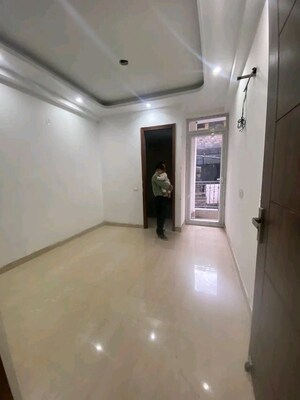 Parking in 3 BHK Apartment at Chattarpur – for Rent